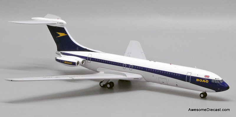 Can the model plane be displayed with the landing gear down?