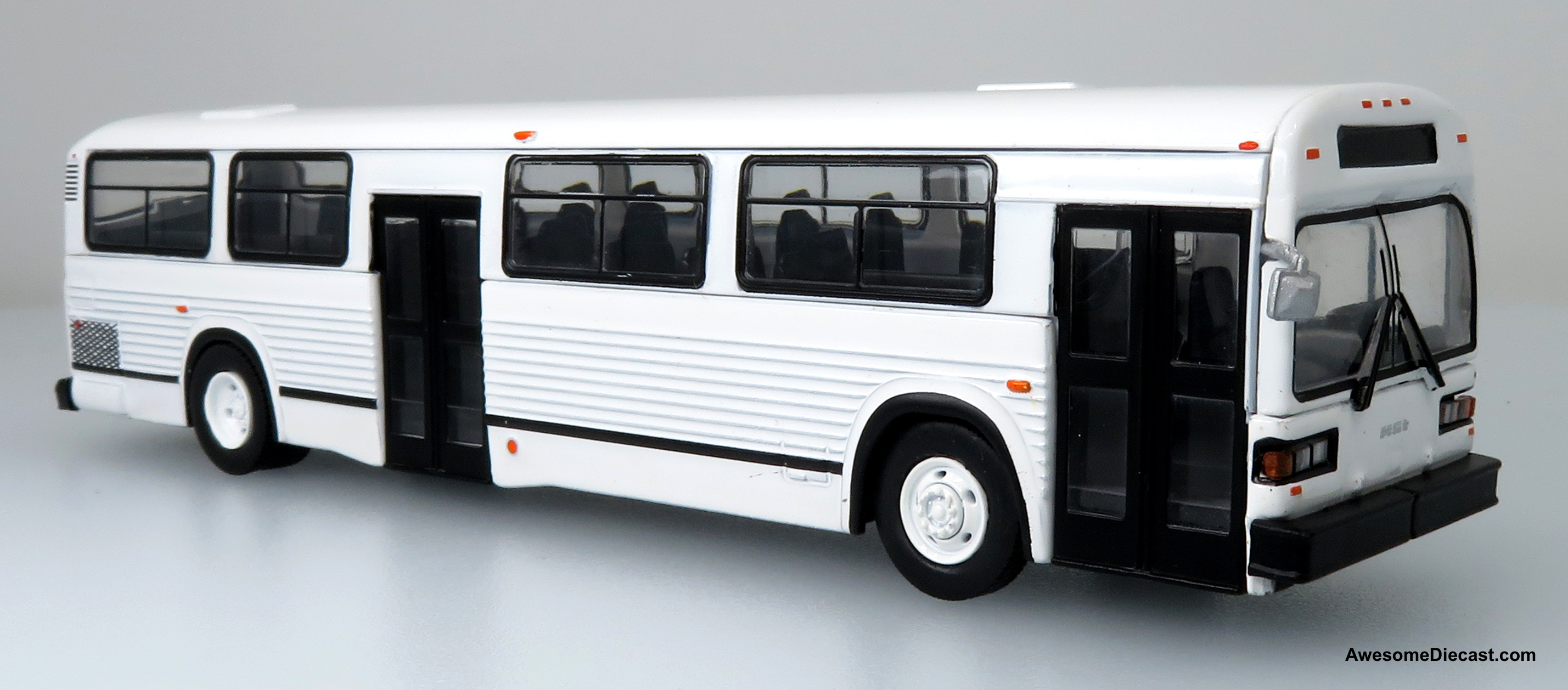 What type of graphics does the bus feature?