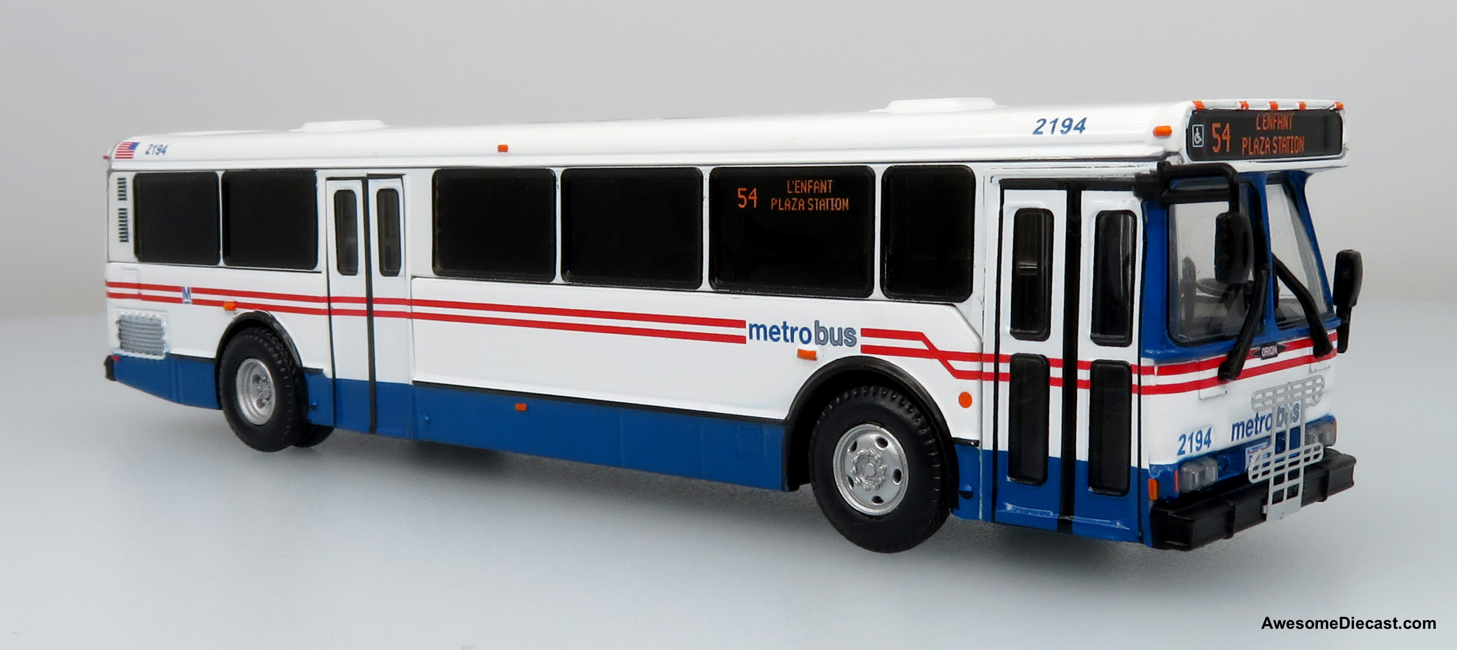 What type of graphics does the bus model feature?