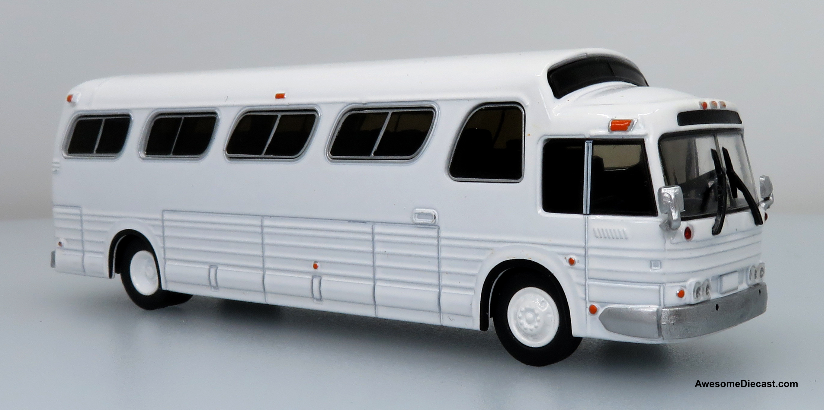 What type of graphics does the coach have?